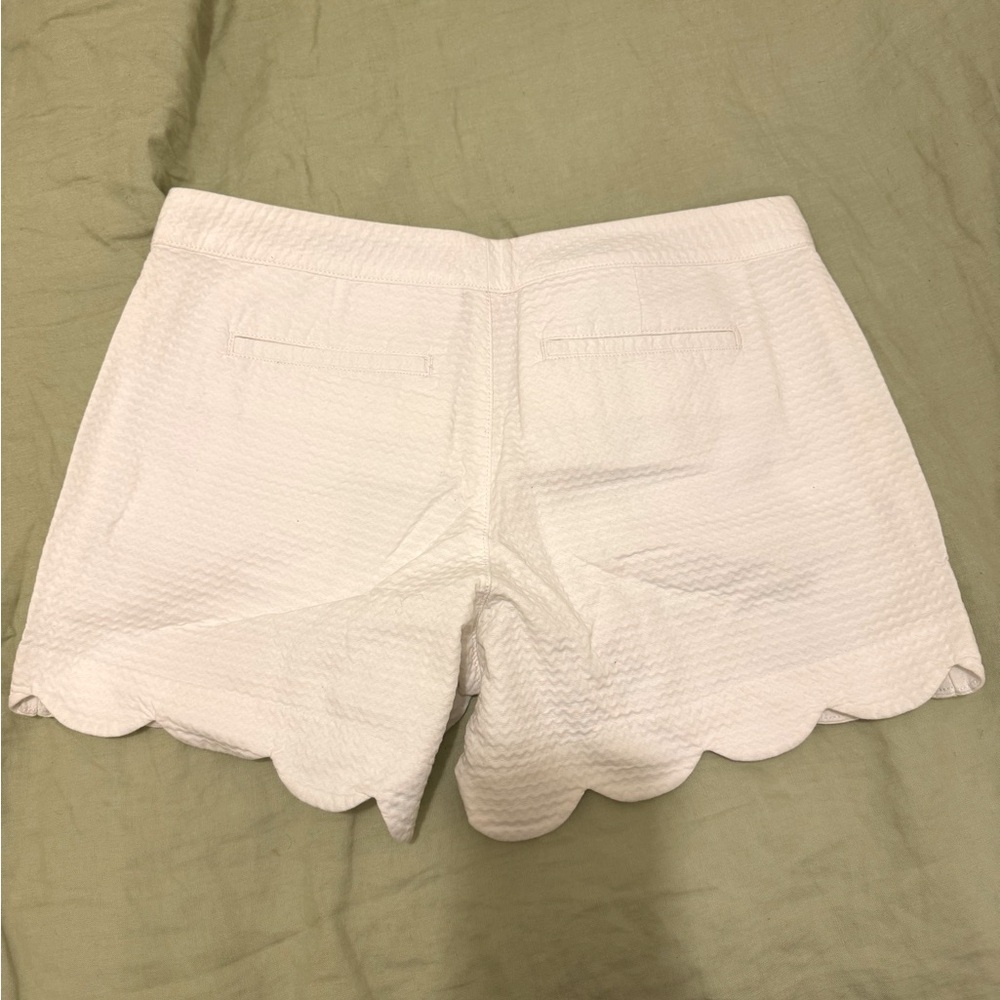Lilly Pulitzer Buttercup Scallop Shorts White - Picture 2 of 4